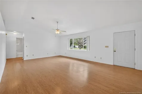 9496 SE Park Street Hobe Sound FL 33455