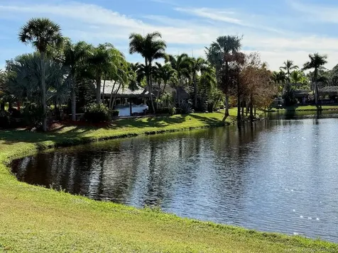 464 NW Sandtrap Lane Port St Lucie FL 34986