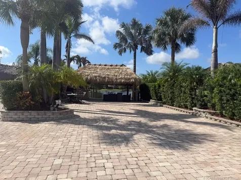 464 NW Sandtrap Lane Port St Lucie FL 34986