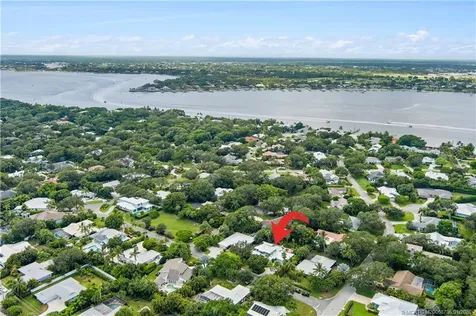4 Lantana Lane Sewalls Point FL 34996