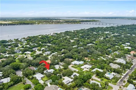 4 Lantana Lane Sewalls Point FL 34996