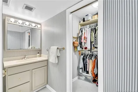 5556 NE Gulfstream Way Hutchinson Island FL 34996