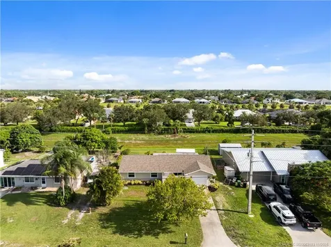 372 SE Oakridge Drive Port St Lucie FL 34984