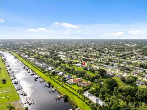 372 SE Oakridge Drive Port St Lucie FL 34984