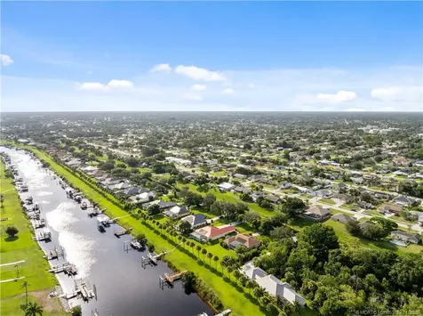 372 SE Oakridge Drive Port St Lucie FL 34984