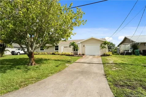 372 SE Oakridge Drive Port St Lucie FL 34984