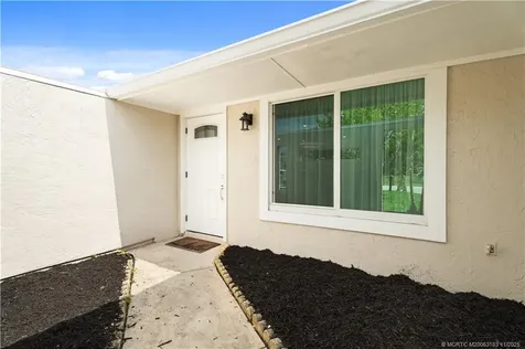 372 SE Oakridge Drive Port St Lucie FL 34984