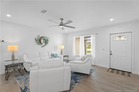 372 SE Oakridge Drive Port St Lucie FL 34984