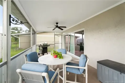 372 SE Oakridge Drive Port St Lucie FL 34984