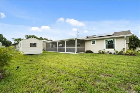 372 SE Oakridge Drive Port St Lucie FL 34984
