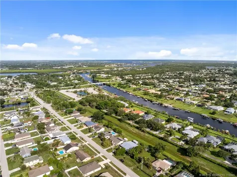 372 SE Oakridge Drive Port St Lucie FL 34984
