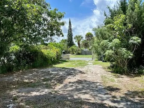 813 SE 13th Street Stuart FL 34994