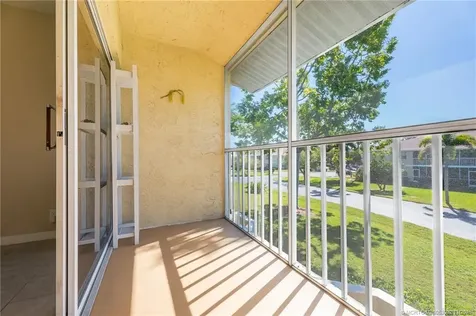 1537 SE Royal Green Circle Port St Lucie FL 34952