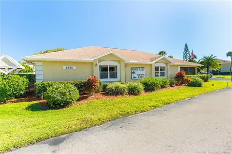1537 SE Royal Green Circle Port St Lucie FL 34952