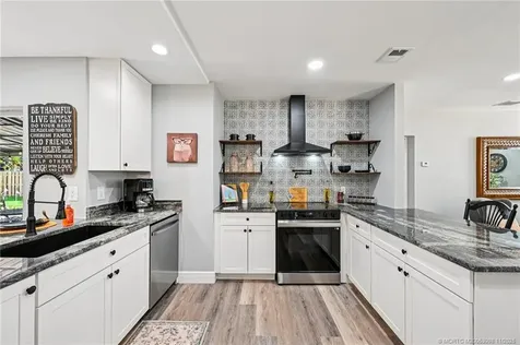 605 SE Dolphin Drive Stuart FL 34996