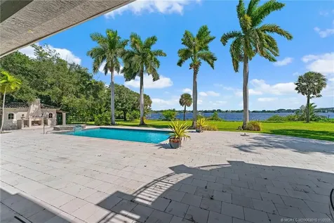 301 SE Harbor Point Drive Stuart FL 34996