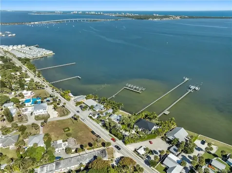 2725 NE Indian River Drive Jensen Beach FL 34957