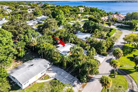 1395 NE Waveland Avenue Jensen Beach FL 34957