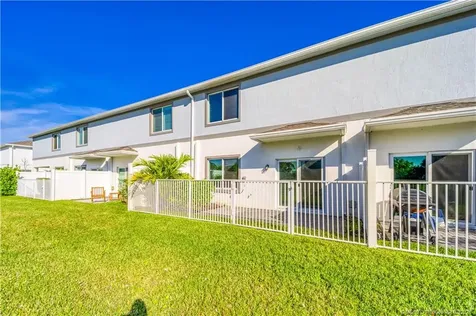 668 NE Waters Edge Lane Port St Lucie FL 34983