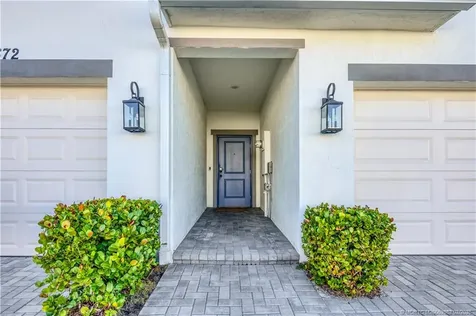 668 NE Waters Edge Lane Port St Lucie FL 34983