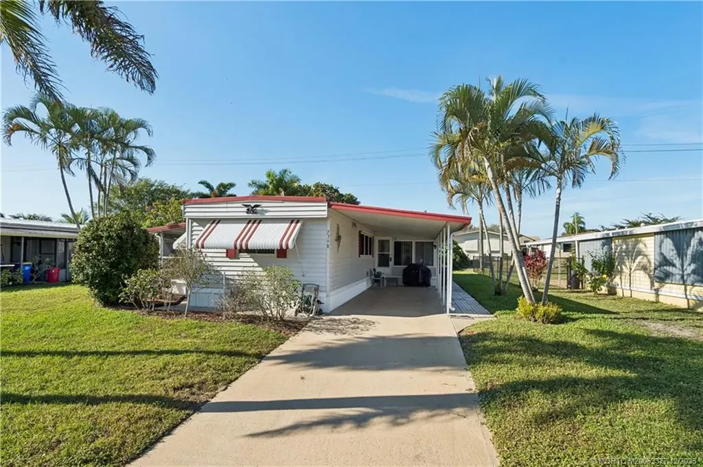 7398 SE Swan Avenue Hobe Sound FL 33455