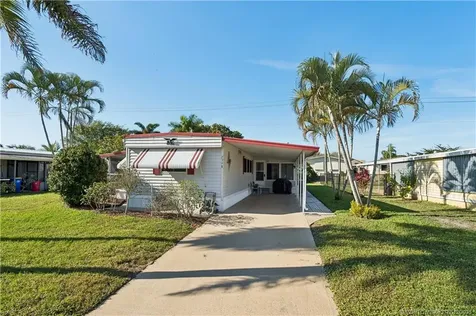 7398 SE Swan Avenue Hobe Sound FL 33455