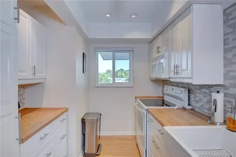 175 SE Saint Lucie Boulevard Stuart FL 34996