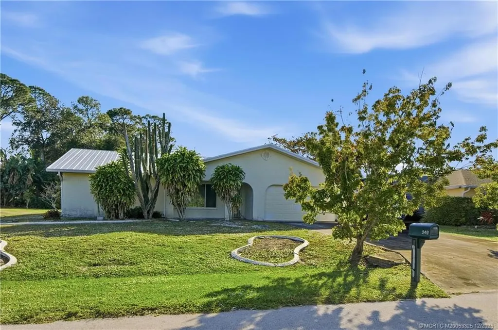 242 SE Duxbury Avenue Port St Lucie FL 34983