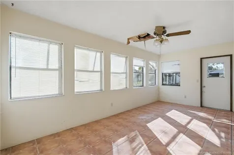 242 SE Duxbury Avenue Port St Lucie FL 34983