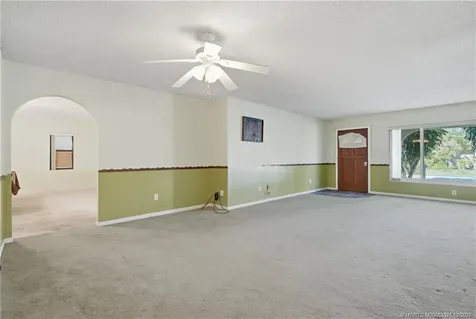 242 SE Duxbury Avenue Port St Lucie FL 34983