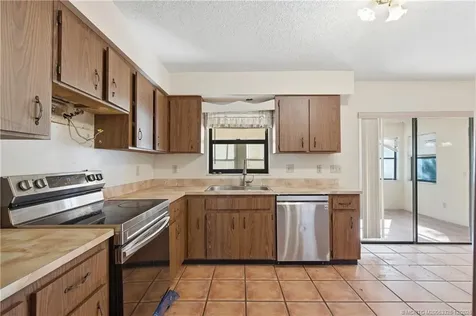 242 SE Duxbury Avenue Port St Lucie FL 34983