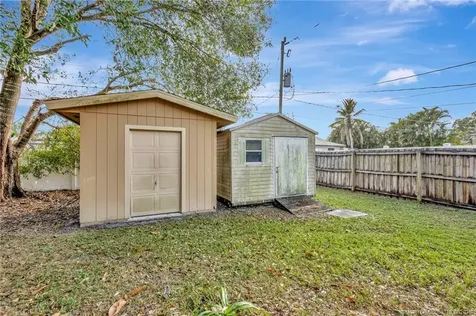 252 NW Lincoln Avenue Port St Lucie FL 34983
