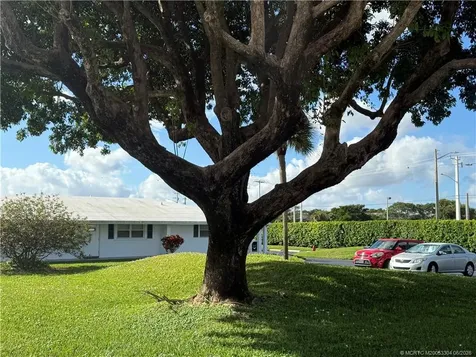 300 SW Golfview Terrace Boynton Beach FL 33426
