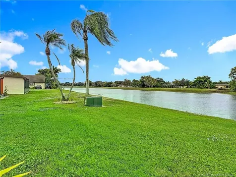 2388 SE Brekenridge Circle Port St Lucie FL 34952