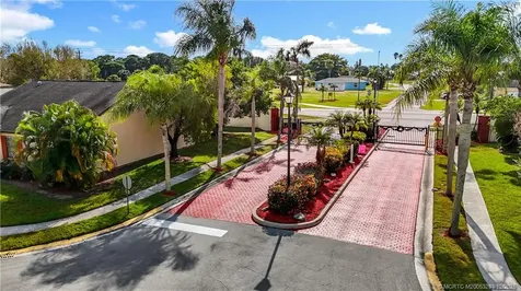 2388 SE Brekenridge Circle Port St Lucie FL 34952