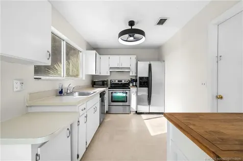 3071 SE East Blackwell Drive Port St Lucie FL 34952