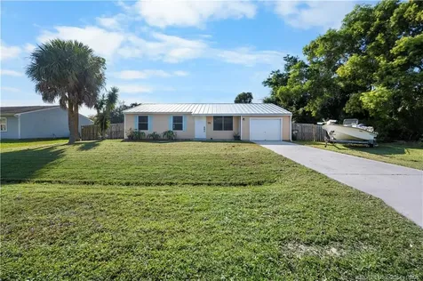 3071 SE East Blackwell Drive Port St Lucie FL 34952