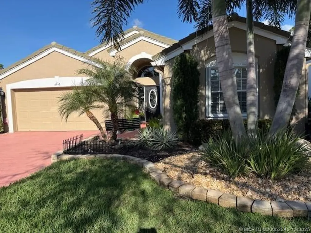 6948 SE Twin Oaks Circle Stuart FL 34997
