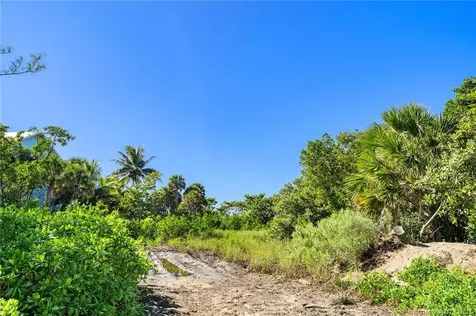 00 SE Macarthur Boulevard Hutchinson Island FL 34996