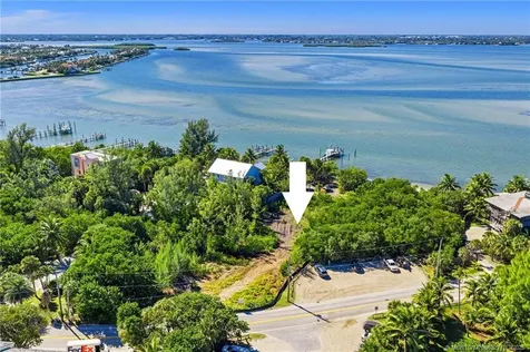00 SE Macarthur Boulevard Hutchinson Island FL 34996