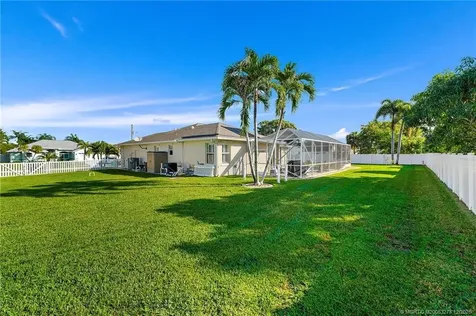 2434 SE Pascal Avenue Port St Lucie FL 34952