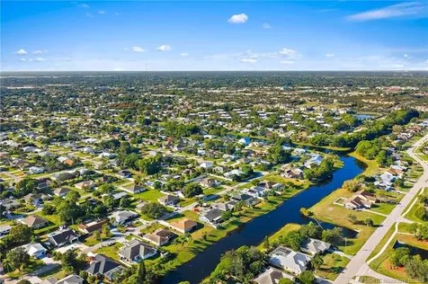 2434 SE Pascal Avenue Port St Lucie FL 34952