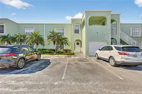 2084 SE Wild Meadow Circle Port St Lucie FL 34952