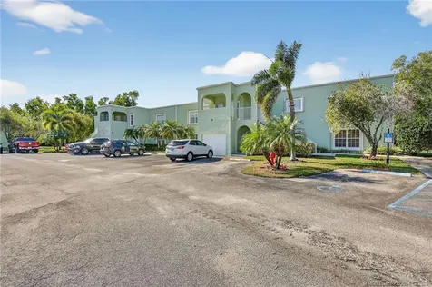 2084 SE Wild Meadow Circle Port St Lucie FL 34952