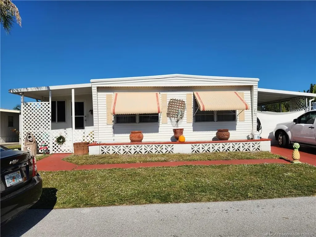 215 SE Trafalgar Terrace Stuart FL 34994