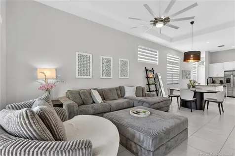 180 SE Via Bisento Port St Lucie FL 34952