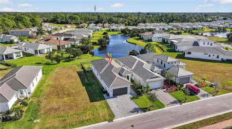 180 SE Via Bisento Port St Lucie FL 34952