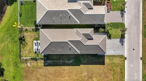 180 SE Via Bisento Port St Lucie FL 34952