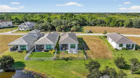 180 SE Via Bisento Port St Lucie FL 34952