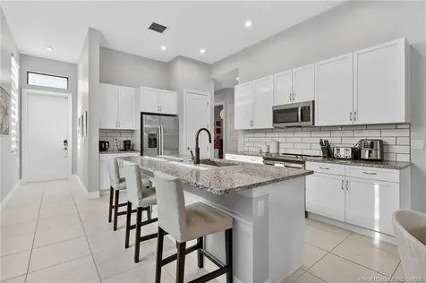 180 SE Via Bisento Port St Lucie FL 34952